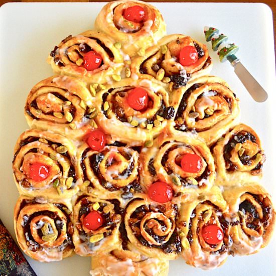 Chelsea Bun Christmas Tree - Recipe photo by jeanieandluluskitchen