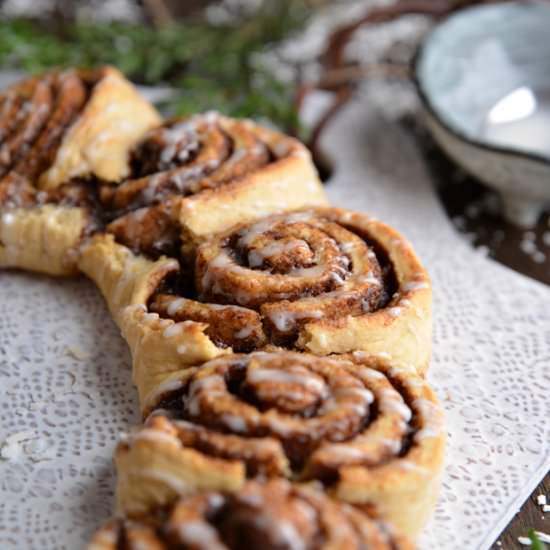 Cinnamon Bun Wreath - Recipe photo by waffleandwhisk