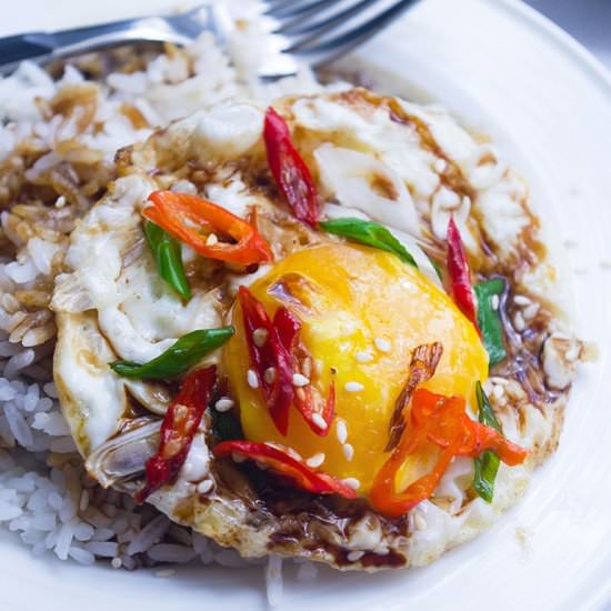 Fried Eggs with sweet soy sauce - Recipe photo by Atikaps