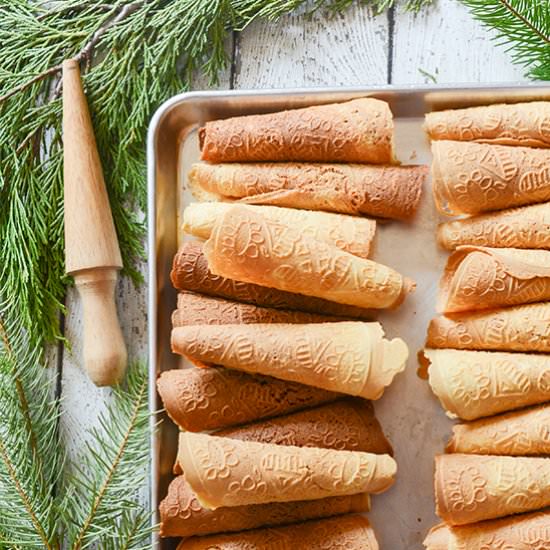 Krumkake Scandinavian Cookie - Recipe photo by tikkido