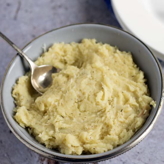 Creamy vegan mashed parsnips - Recipe photo by Mandy Sneaky Veg