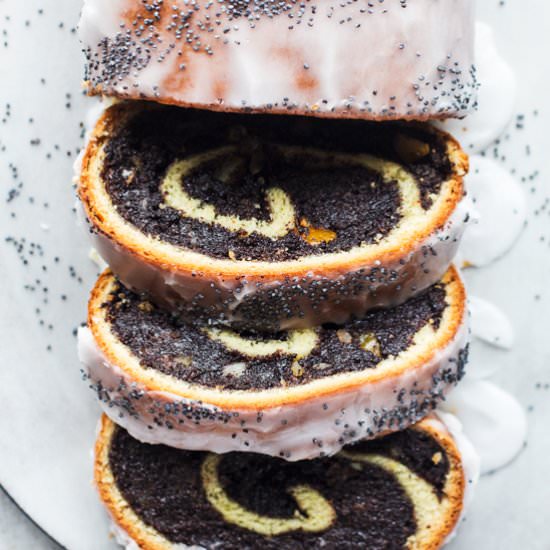 Vegan poppy seed roll - Recipe photo by lazycatkitchen