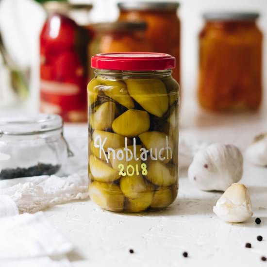 garlic in oil (in German) - Recipe photo by yellowgirl
