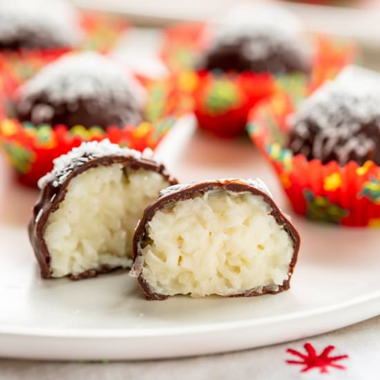Chocolate Coconut Balls - Recipe photo by Savingroomfordessert
