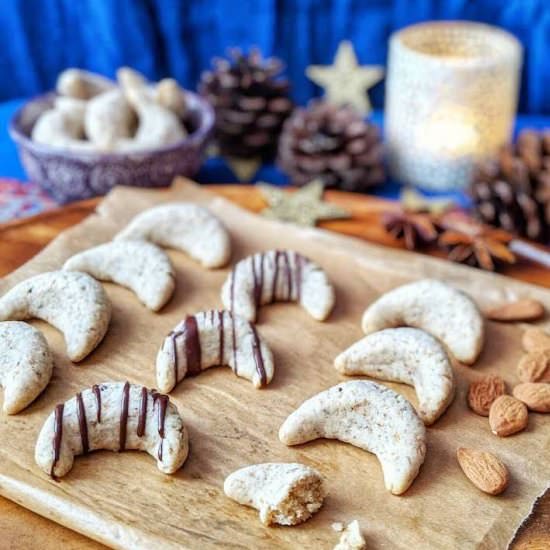 Vegan Almond Moon Cookies - Recipe photo by In Love with Bliss