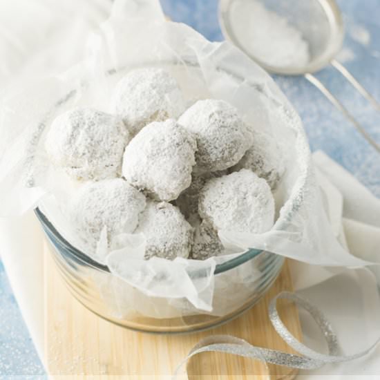 Vegan Mexican Wedding Cookies - Recipe photo by mindfulavocado