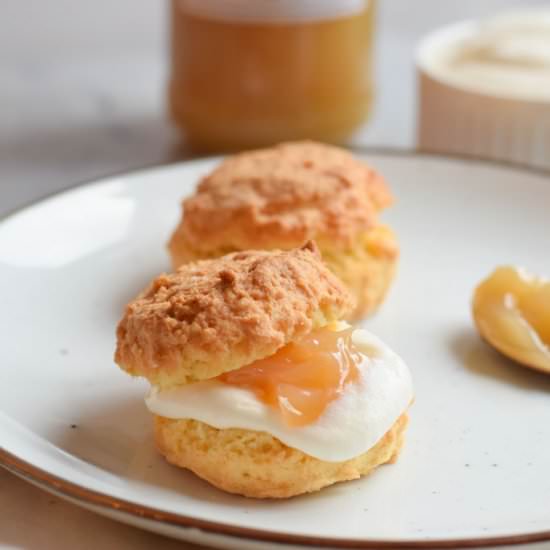 Gluten-free scones with lemon curd - Recipe photo by karlijn2