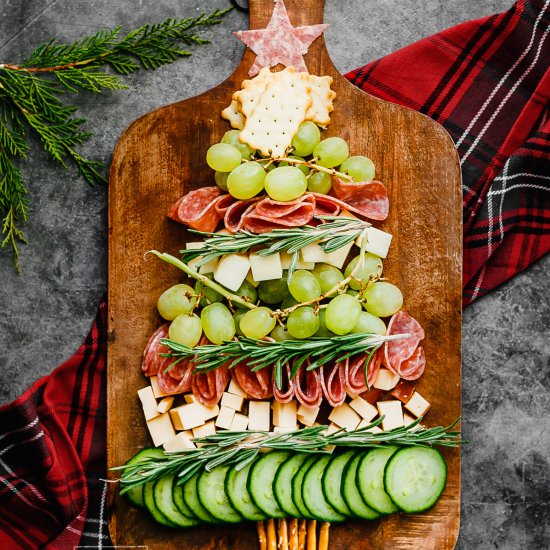 Christmas Tree Cheese Platter - Recipe photo by MunchkinTime