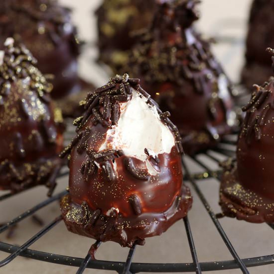 Golden Krembo Cookies for Christmas - Recipe photo by lilcookieblog