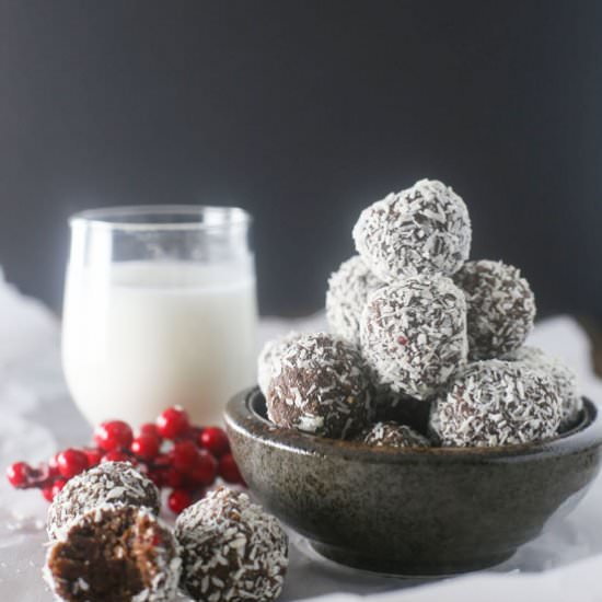 Chocolate Quinoa Snowballs - Recipe photo by trafficlightcook
