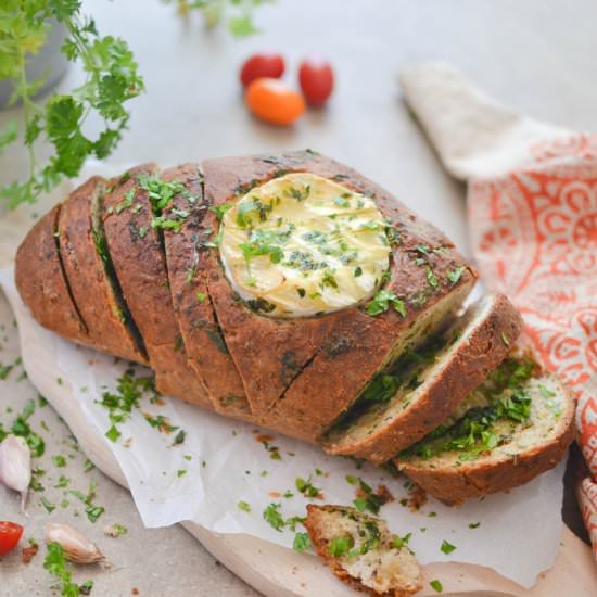 Garlic bread baked with camembert - Recipe photo by Anyzkowo