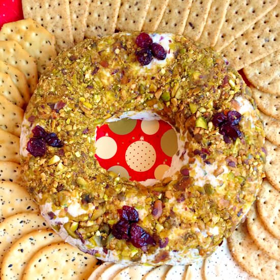 White Cheddar Cranberry Cheese Ball - Recipe photo by Theyummymuffin