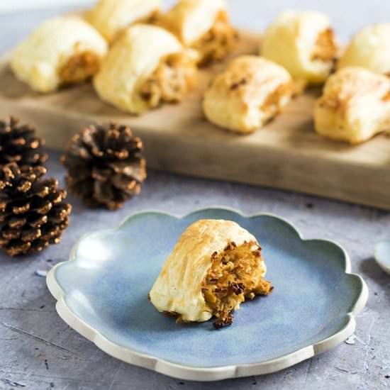 Vegetarian sausage rolls - Recipe photo by Mandy Sneaky Veg