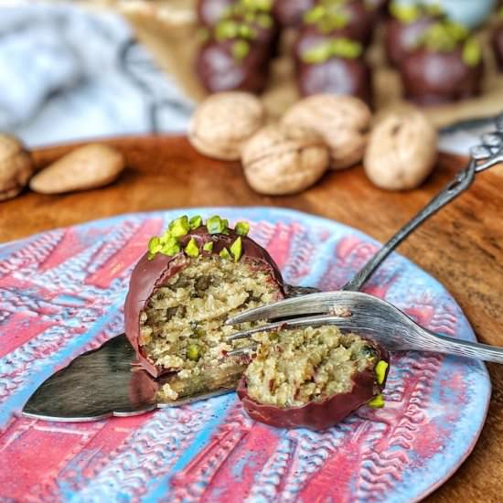 Cookie Truffles with Pistachios - Recipe photo by In Love with Bliss