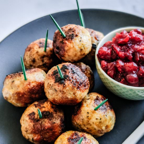 THANKSGIVING TURKEY MEATBALLS - Recipe photo by cocoaandsalt