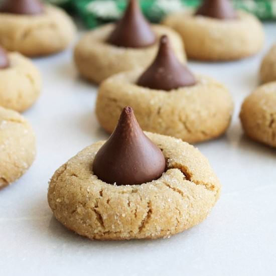 PEANUT BUTTER BLOSSOM COOKIES - Recipe photo by cocoaandsalt