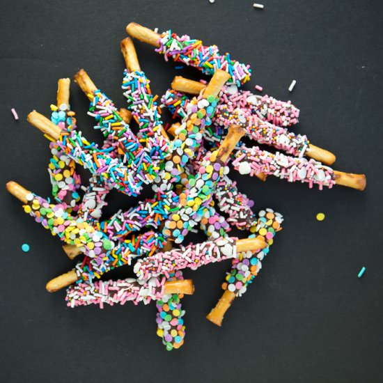 Vegan Chocolate Covered Pretzels - Recipe photo by vegandollhouse