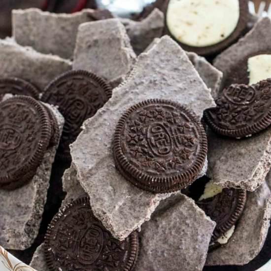 Oreo Cookie Bark - Recipe photo by peasandpeonies