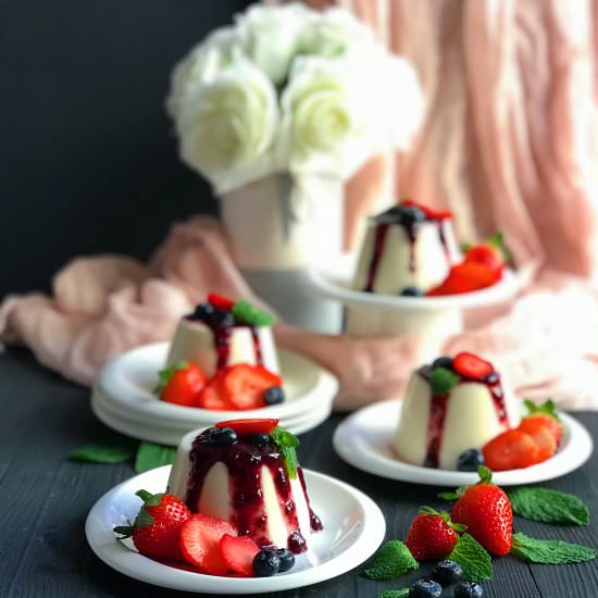Vanilla Panna Cotta - Recipe photo by yummology