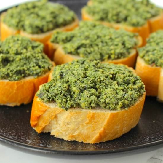 Bruschetta with Pumpkin Seed Pesto - Recipe photo by minamade