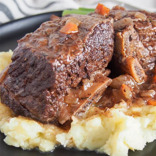 Slow Cooker Short Ribs - Recipe photo by SundaySupper