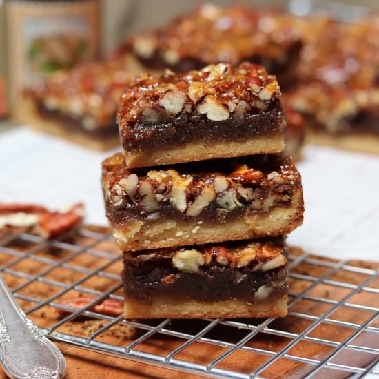 Maple Pecan Shortbread Bars - Recipe photo by chapiskitchen