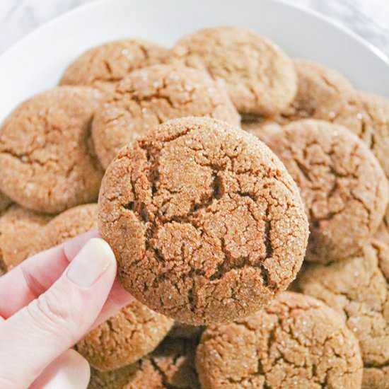 Molasses Crinkle Cookies - Recipe photo by NOMasteKitchen