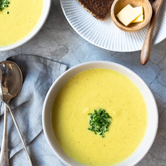 Roasted Cauliflower and Curry Soup - Recipe photo by feelgoodeating