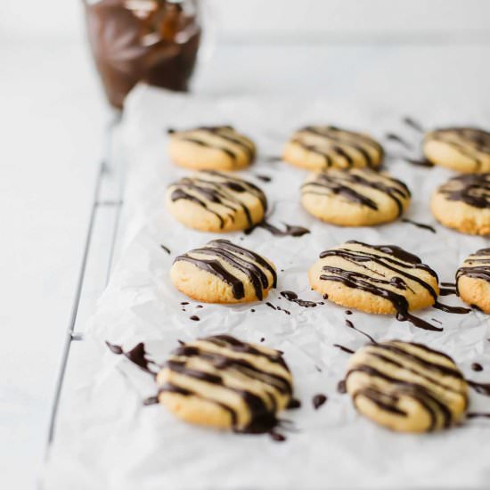 Almond Cookies - Recipe photo by Jar Of Lemons