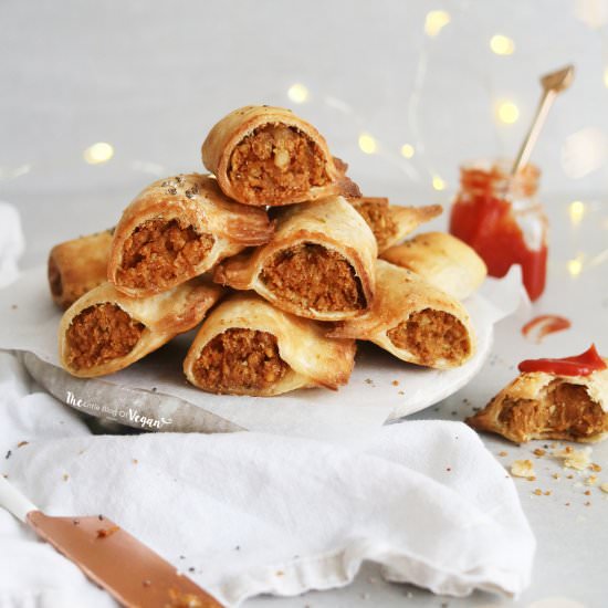 Vegan sausage rolls - Recipe photo by The Little Blog of Vegan