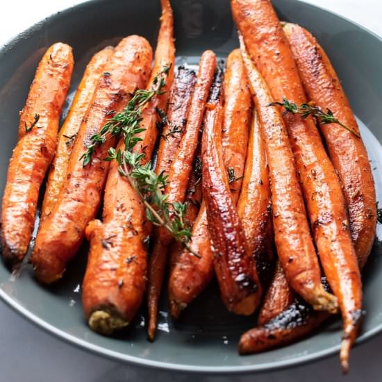 Butter & Thyme Roasted Carrots - Recipe photo by Biteyourcravings
