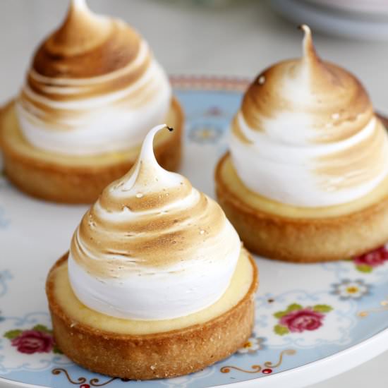 Lemon Meringue Pie - Recipe photo by lilcookieblog