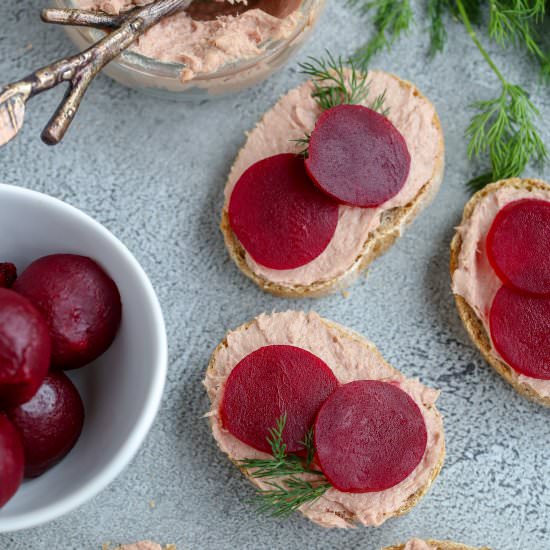 Pickled Beets and Pate Smørrebrød - Recipe photo by momsdish