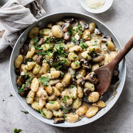 creamy gnocchi with mushrooms - Recipe photo by FamilyStyle Food