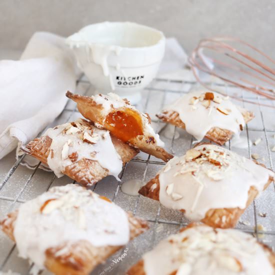 Apricot poptarts - Recipe photo by The Little Blog of Vegan