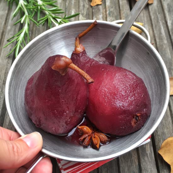 Poached Pears in Red Wine - Recipe photo by June-dArville