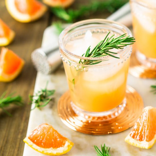 Rosemary-Grapefruit Vodka Spritzer - Recipe photo by Burrata and Bubbles