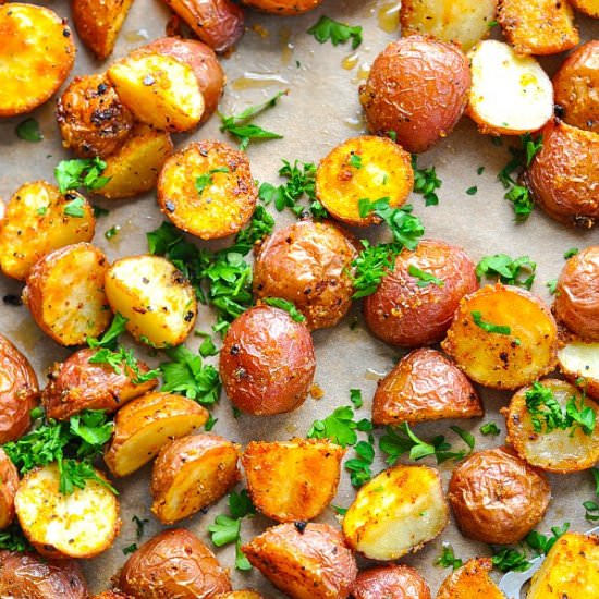 Crispy Seasoned Roasted Potatoes - Recipe photo by The Seasoned Mom