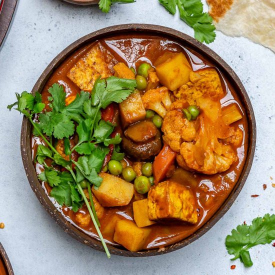 Vegan Tofu Cauliflower Tikka Masala - Recipe photo by Blondelish.com