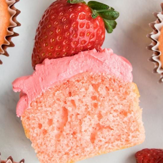 Strawberry Cupcakes - Recipe photo by Cakewhiz