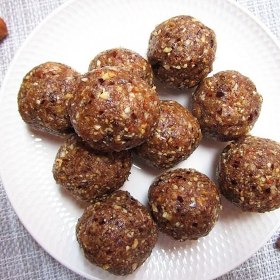 Hazelnut Sugar-Free Energy Balls - Recipe photo by ADkitchen