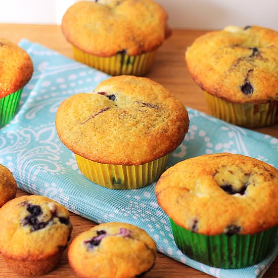 wild berry & cream cheese muffins - Recipe photo by tastesspicy