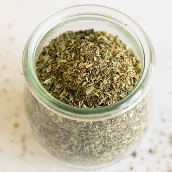 Italian Seasoning - Recipe photo by simple vegan blog