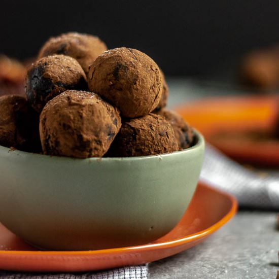Cocoa Dusted Pecan Date Balls - Recipe photo by SprinklesandSeaSalt