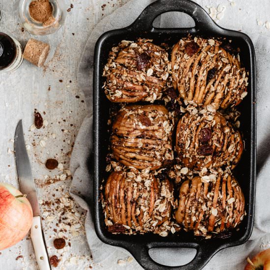 HASSELBACK APPLES WITH OATS - Recipe photo by healthylittlecravings