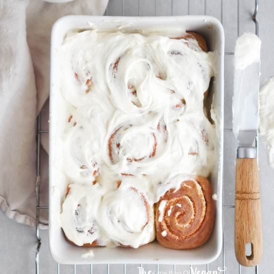 Vegan vanilla cinnamon rolls - Recipe photo by The Little Blog of Vegan