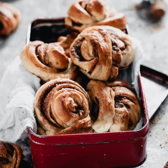EASY CINNAMON KNOTS - Recipe photo by healthylittlecravings