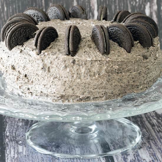 Vegan Oreo cake - Recipe photo by Mandy Sneaky Veg