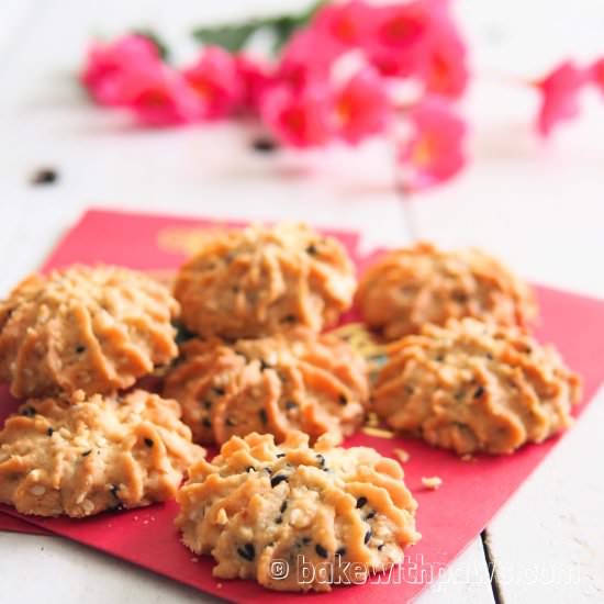 Crunchy Sesame Seed Cookies - Recipe photo by Bake With Paws
