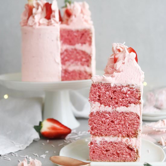 Pink strawberry cake - Recipe photo by The Little Blog of Vegan